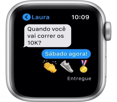 Imagem 44905 Apple Watch Series 6 (GPS) 40mm Caixa Prateada de Alumínio com Pulseira Esportiva Nike Platina/preta